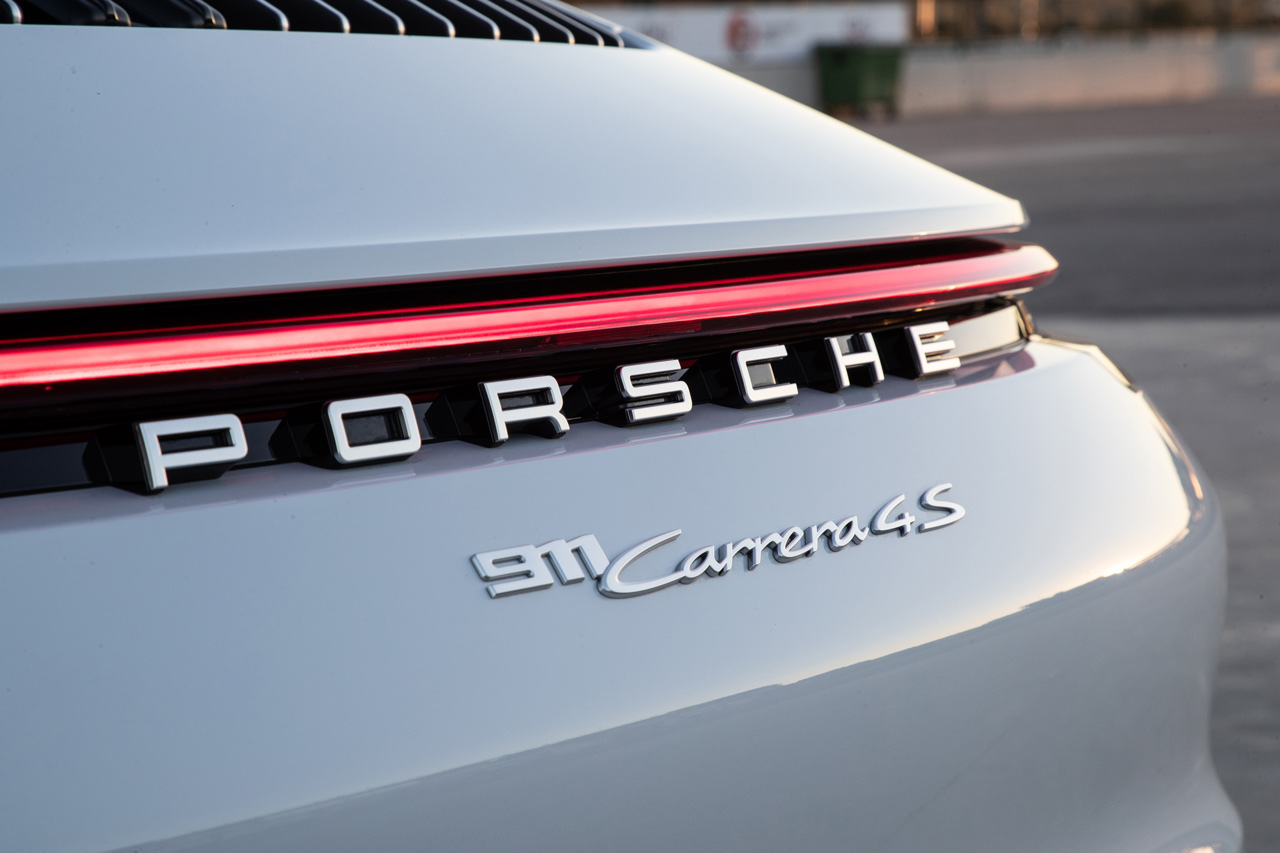 911カレラ4S。ボディカラーはキャララホワイトメタリック