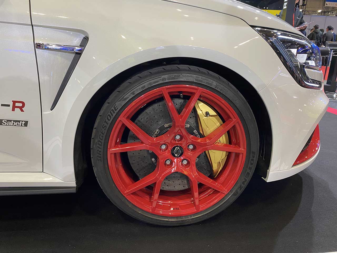 メガーヌ ルノー・スポールトロフィーR "カーボン・セラミックパック”の専用ホイール