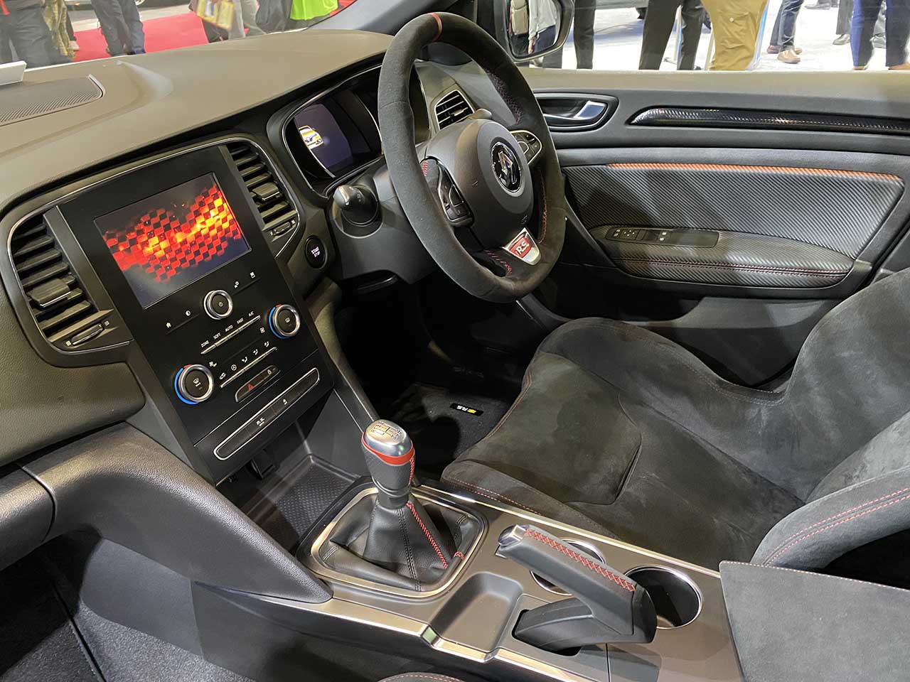 メガーヌ ルノー・スポールトロフィーR "カーボン・セラミックパック”のコクピット