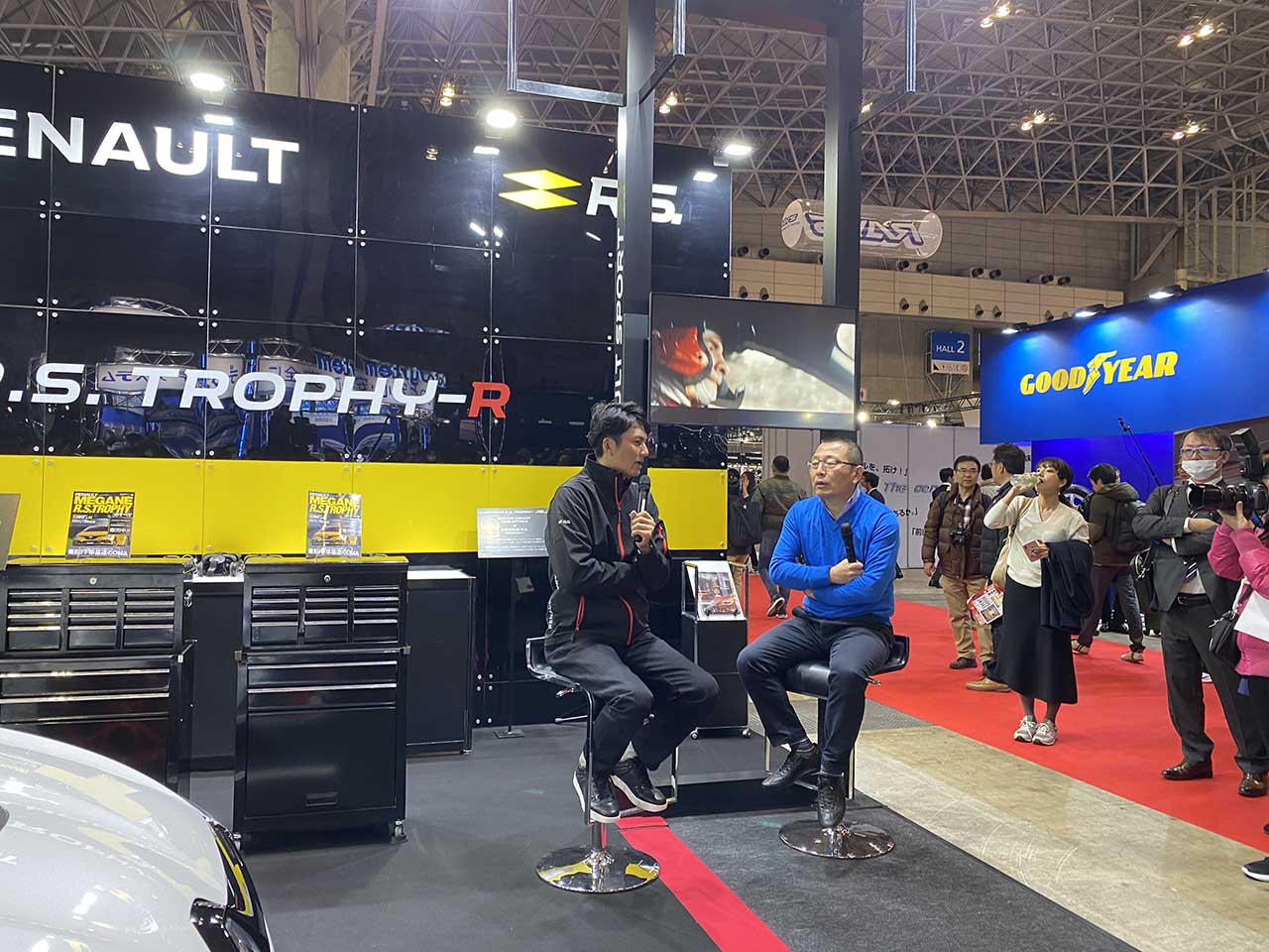 東京オートサロンのルノーブースでは谷口選手のトークイベントを実施