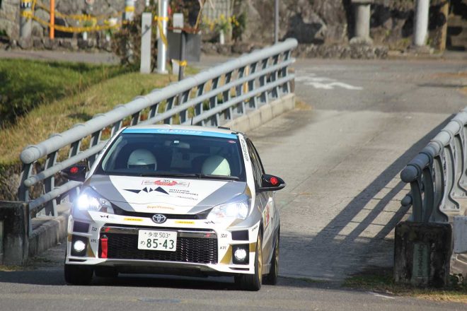 2019年11月のセントラル・ラリーに参戦した板倉麻美／梅本まどか組のトヨタ・ヴィッツGR SPORT