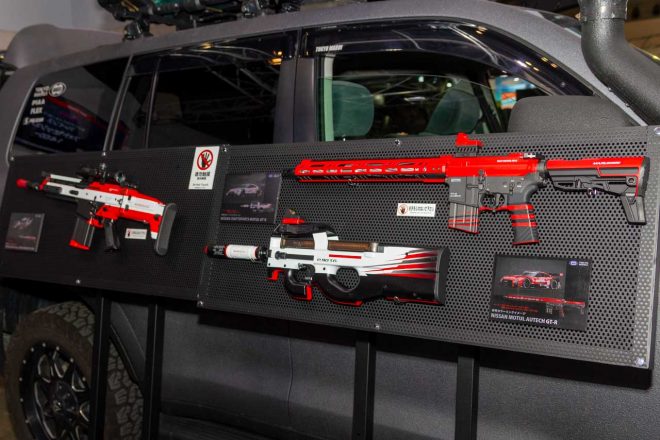 東京オートサロン2020、富士スピードウェイブースに展示されているオリジナルカラーのエアガン