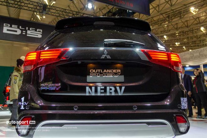 車体後部にも『NERV』