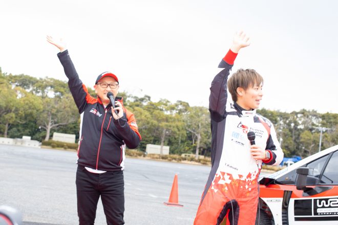 声援に応える豊田章夫社長と勝田貴元