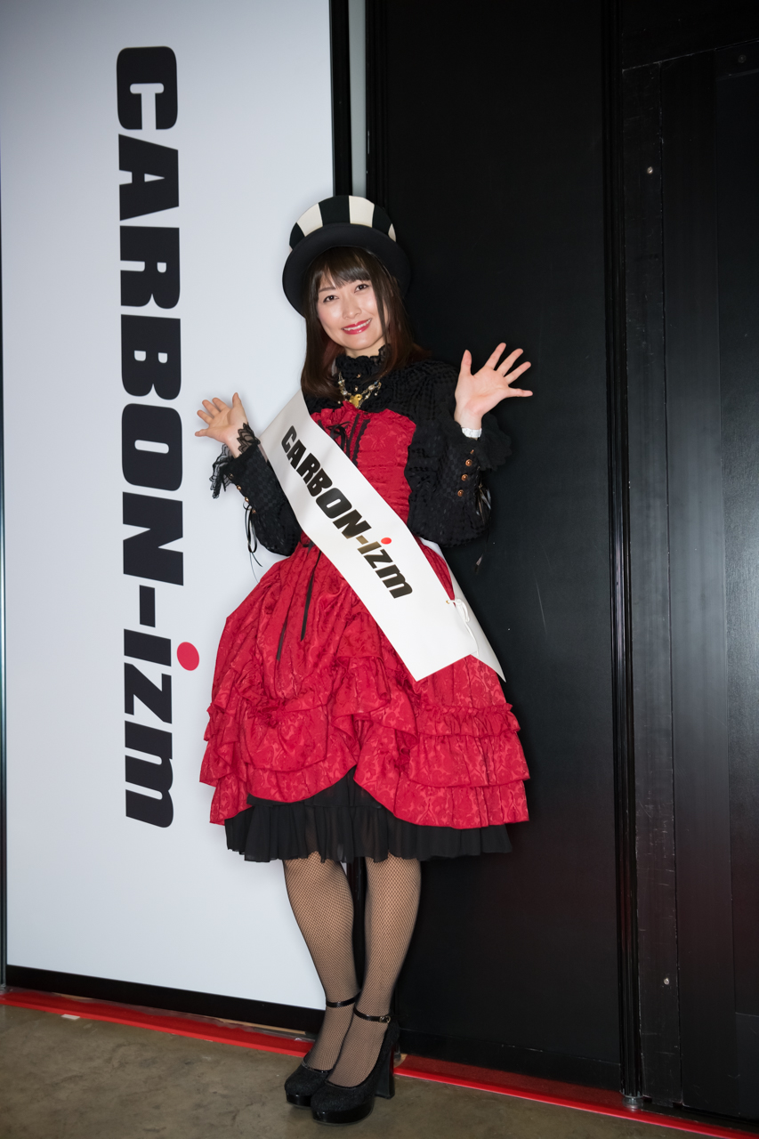 東京オートサロン2020コンパニオンギャラリーはらともこ／CARBON-izm