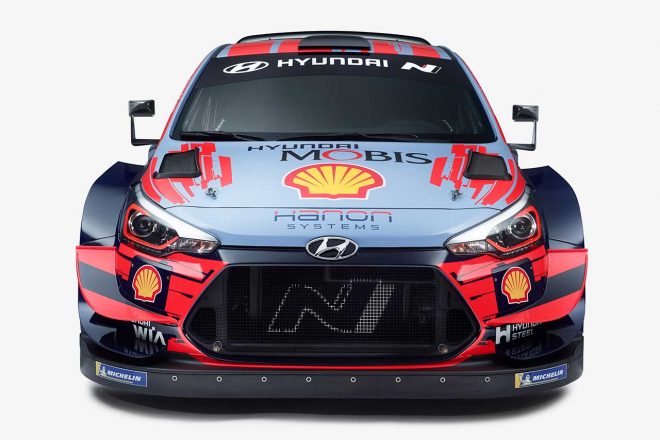 2020年型ヒュンダイi20クーペWRCのフロントビュー