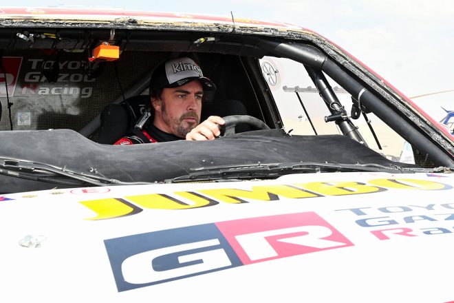 フェルナンド・アロンソのトヨタ・ハイラックス。クラッシュの影響でフロントガラスがない