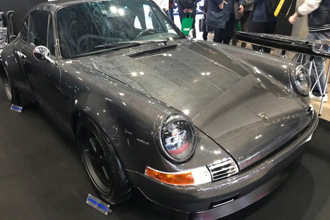 カーボンボディのポルシェ911
