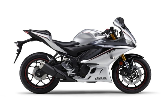 ヤマハYZF-R3 マットシルバー1