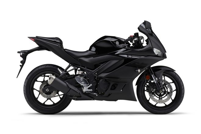 ヤマハYZF-R3 マットブラック2