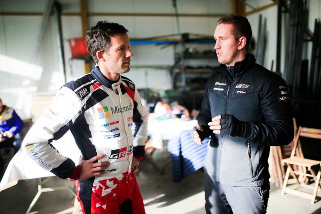 TOYOTA GAZOO Racingのレーシングスーツをまとったセバスチャン・オジエ(左)