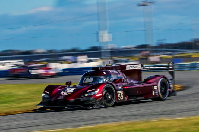 ジョナサン・ボマリート、ハリー・ティンクネル、ライアン・ハンター-レイがステアリングをシェアする55号車マツダRT24ｰP