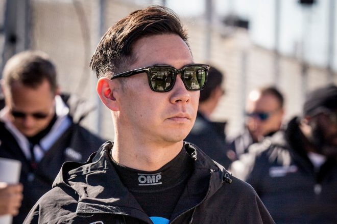 コニカミノルタ・キャデラックDPi-V.Rの10号車に乗り込み、プラクティス4の最速タイムを記録した小林可夢偉