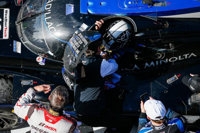 10号車キャデラックDPi-V.Rのチェッカードライバーを務めた小林可夢偉