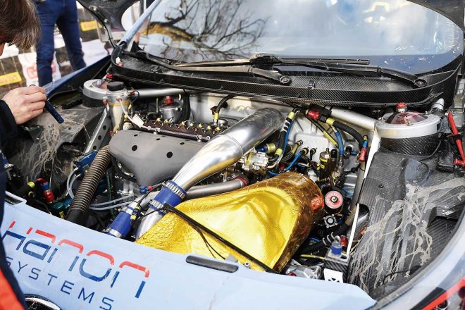 信頼性とパフォーマンスのアップが図られた2020年型のエンジン。しかし、開幕戦は従来型のスペックで戦った。