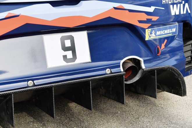 排気系のレイアウト変更もエンジンのアップデートの一部と言えるだろう。開幕戦では従来どおり、エキゾーストは右出しだった。