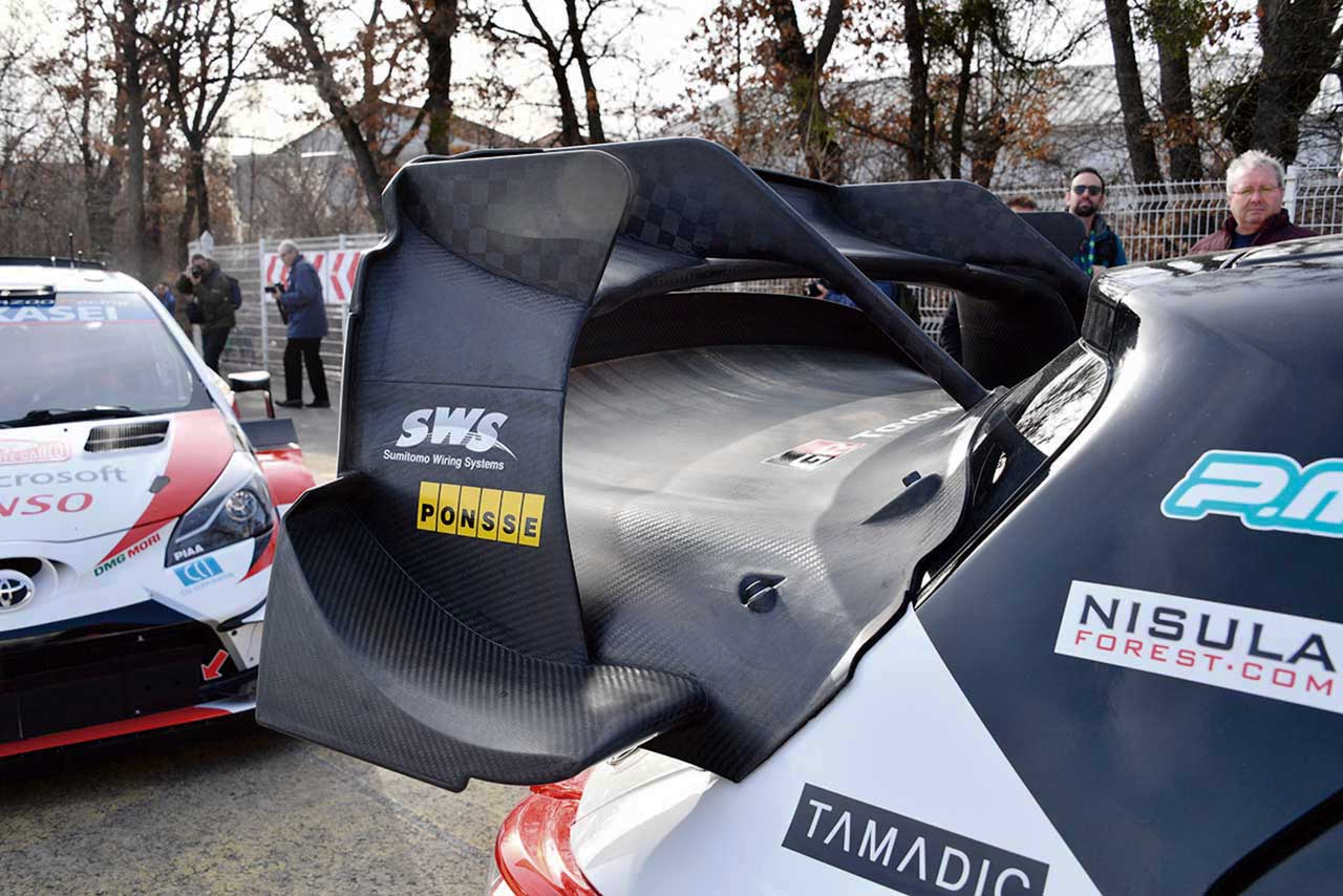 リヤウイングは2019年に形状を変更