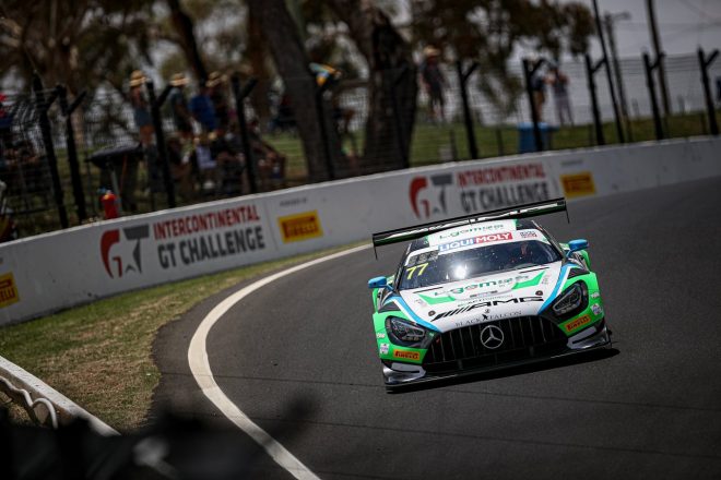 メルセデスAMGチーム・クラフト・バンブー・ブラックファルコンの77号車メルセデスAMG GT3