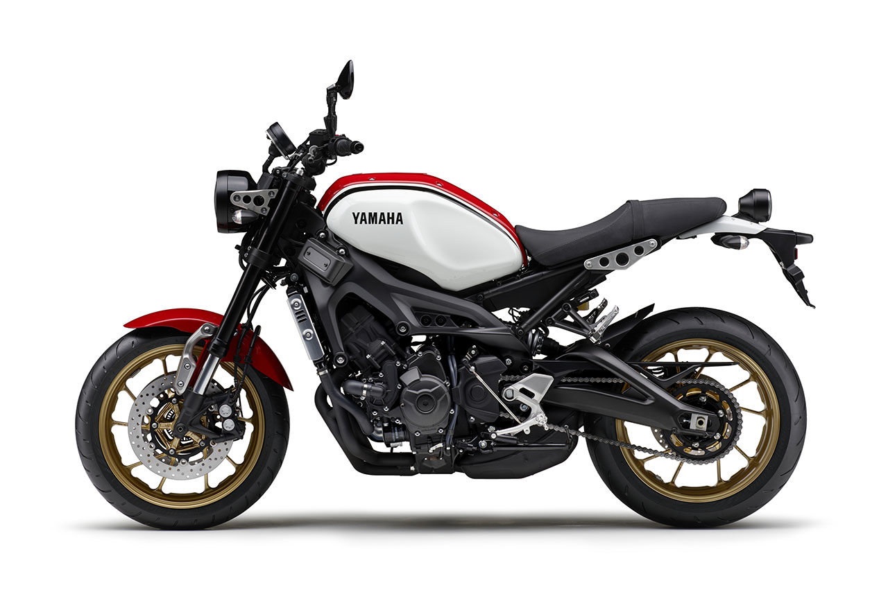 ヤマハ、XSR900をマイナーチェンジ。白×赤×黒カラーで80年代