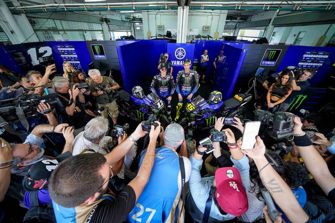 2020MotoGP体制発表を行ったマーベリック・ビニャーレス、バレンティーノ・ロッシ（モンスターエナジー・ヤマハMotoGP）