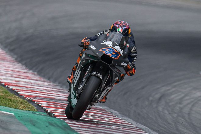 こちらもフロントのフェアリングの形状が異なるマシンを投入したKTM