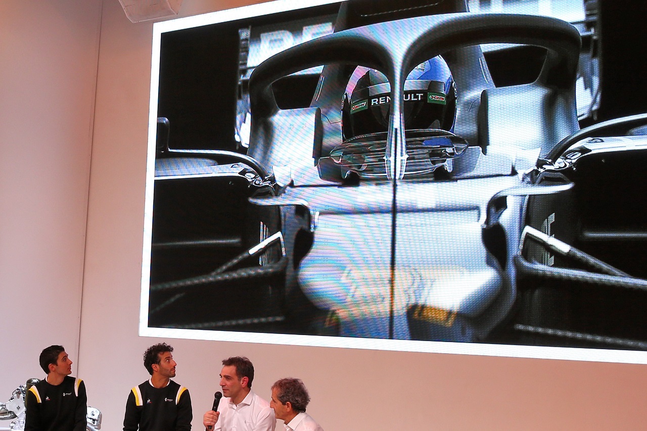 ルノーF1の発表会でスクリーンに映し出されたニューマシン『R.S.20』の一部