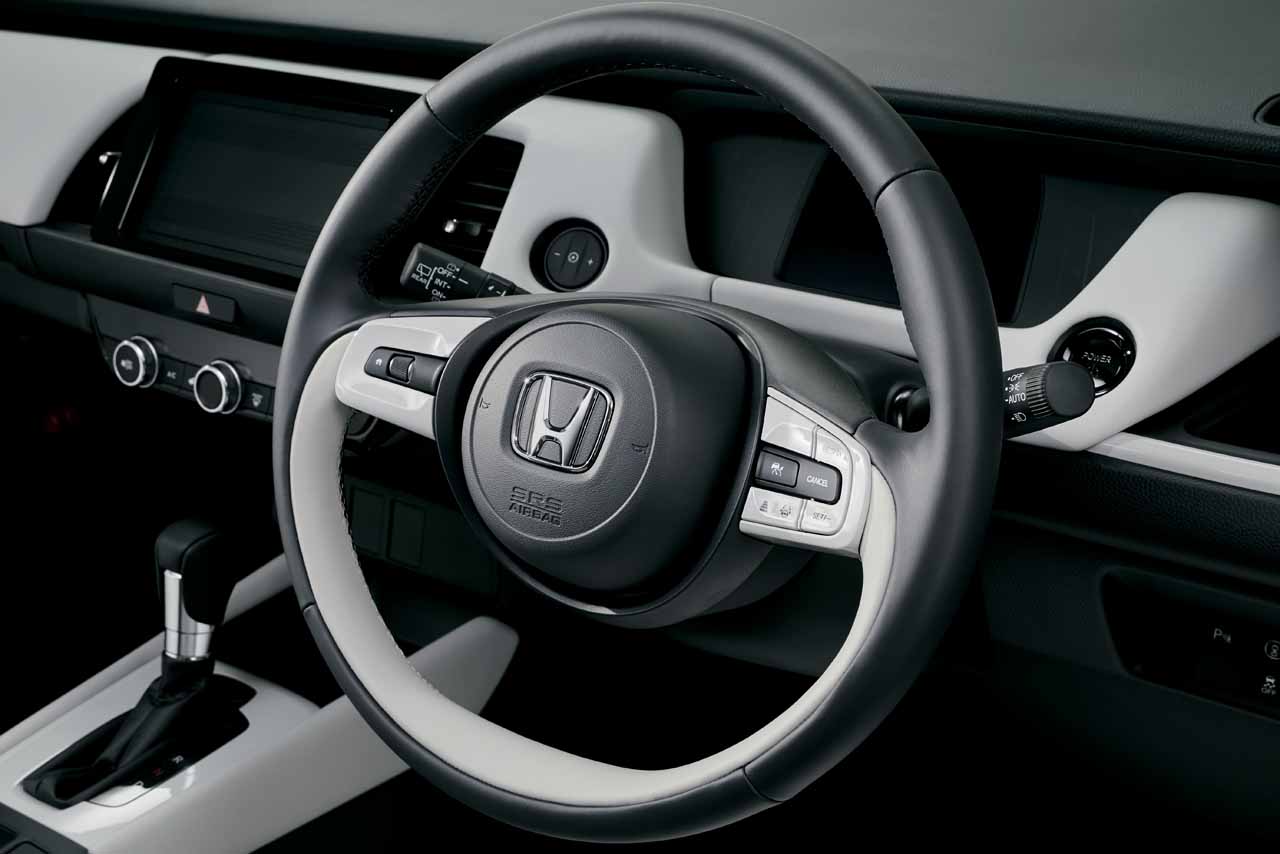 本革巻ステアリングホイール