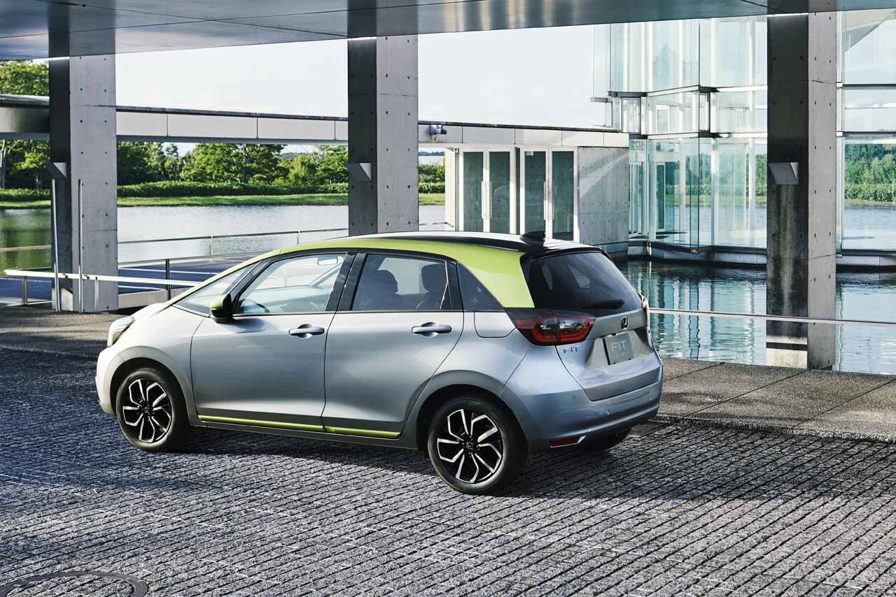 アクティブユーザー向けの“NESS”（ルナシルバー・メタリック＆ライムグリーン）