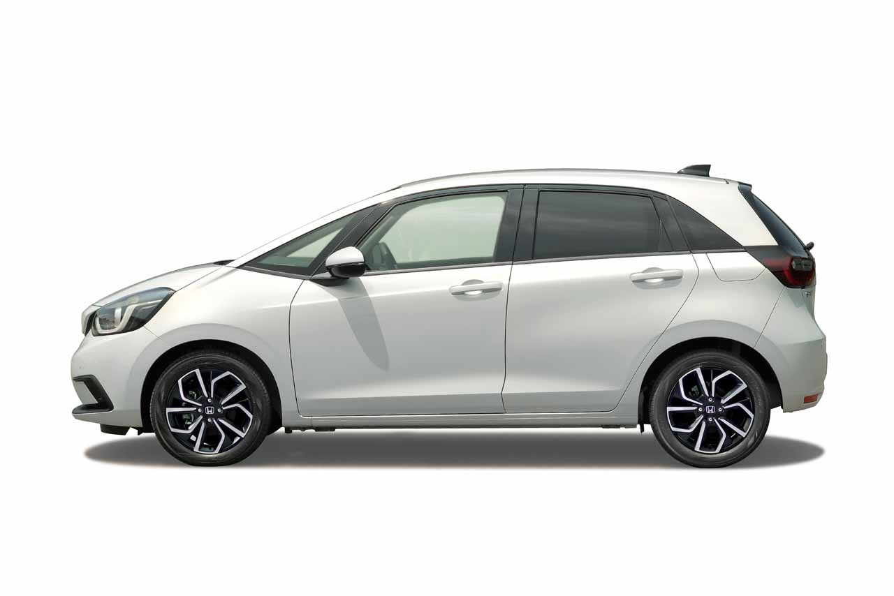 ホンダ・フィット（プラチナホワイト・パール）／サイド