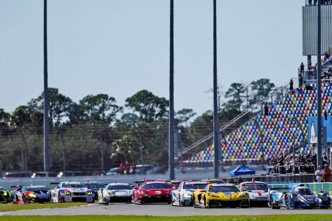 IMSAウェザーテック・スポーツカー選手権ではGTEカーとFIA-GT3マシンが混走している。