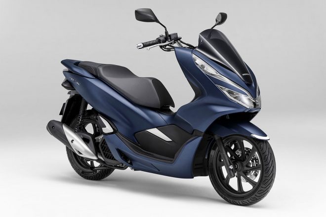PCX （マットイオンブルーメタリック）