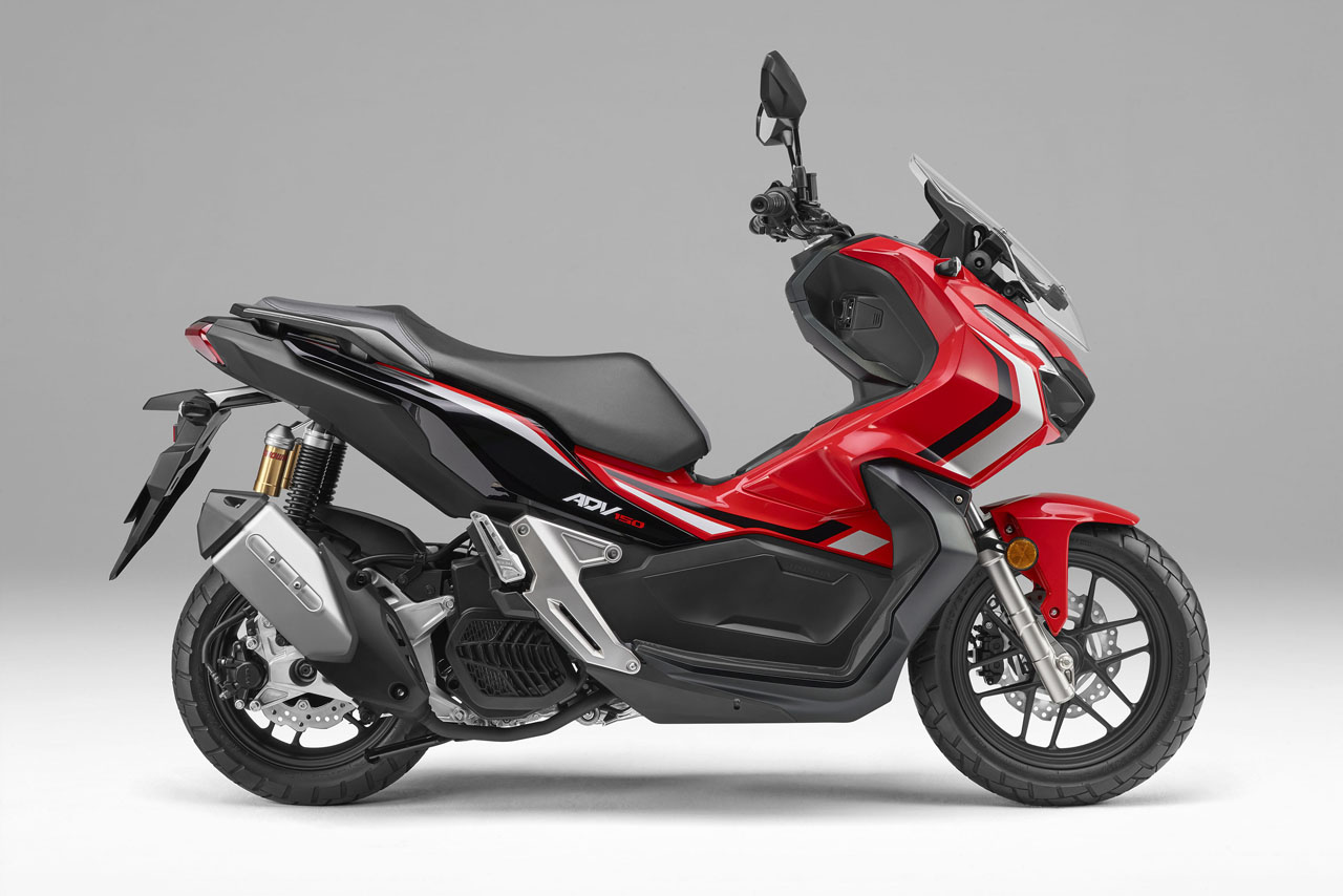 ホンダADV150（カラー：ゲイエティーレッド）