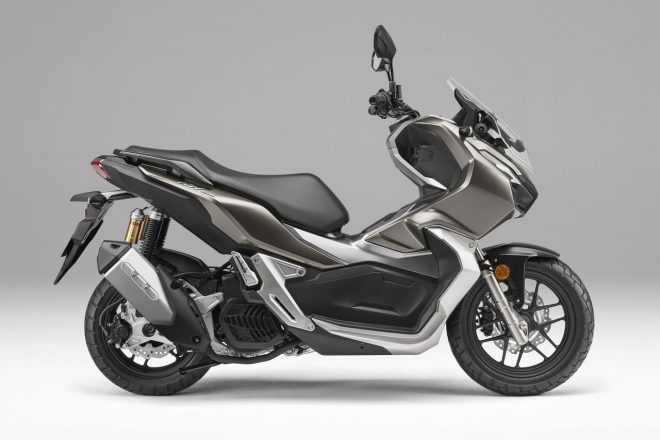 ホンダADV150（マットメテオライトブラウンメタリック）