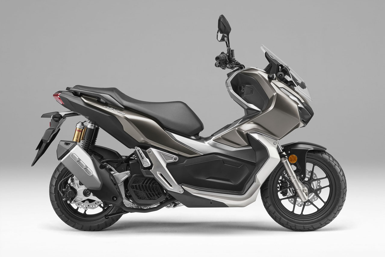 ホンダADV150（マットメテオライトブラウンメタリック）