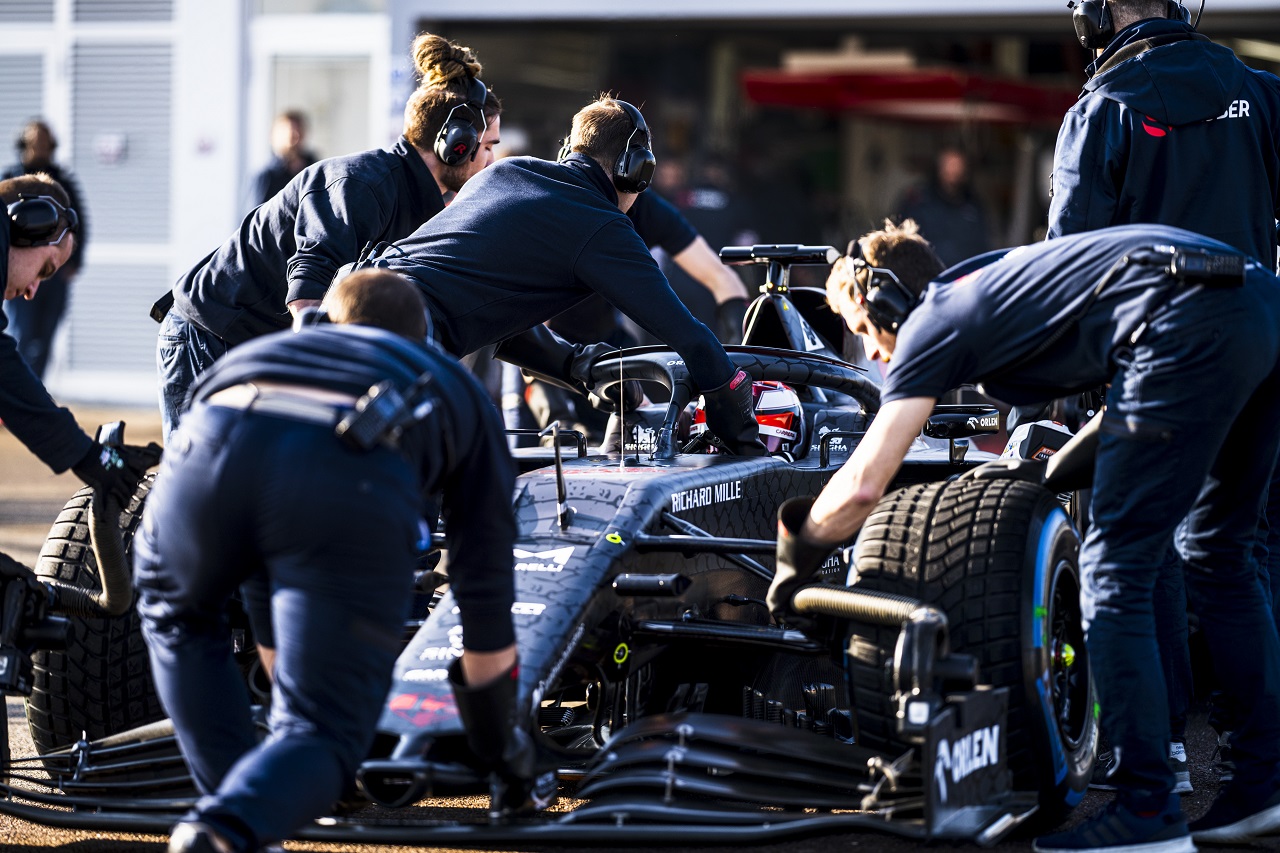 アルファロメオF1が2020年型『C39』をシェイクダウン