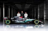 メルセデス2020年型F1マシン『W11』を初披露したウォルフ、ハミルトン、ボッタス