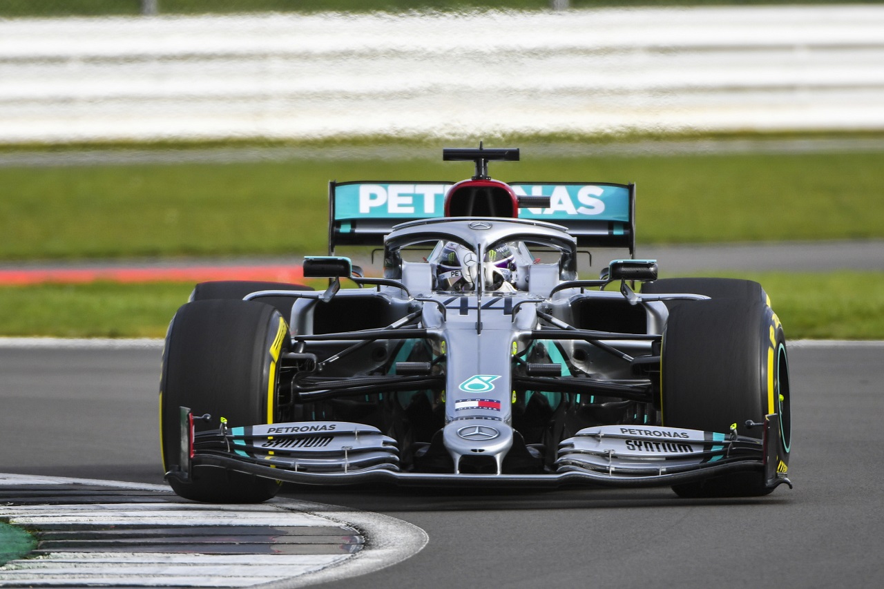 メルセデス2020年型F1マシン『W11』で初走行したルイス・ハミルトン