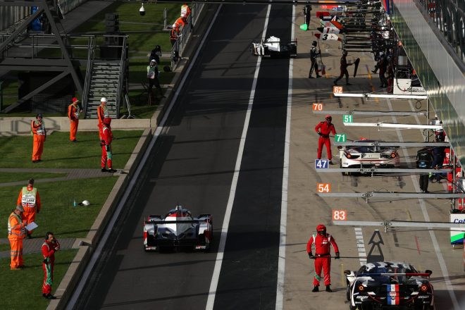 WECの最高峰クラスはアストンマーティンのLMHプログラムが一時停止されたことで、2018／19年から3シーズン続けて大手自動車メーカーがトヨタだけという状況になる。