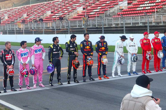 F1 Topic 握手を交わしたフェルスタッペンとオコン 小競り合いから1年3カ月ぶりに和解 2020年2月23日 Biglobeニュース