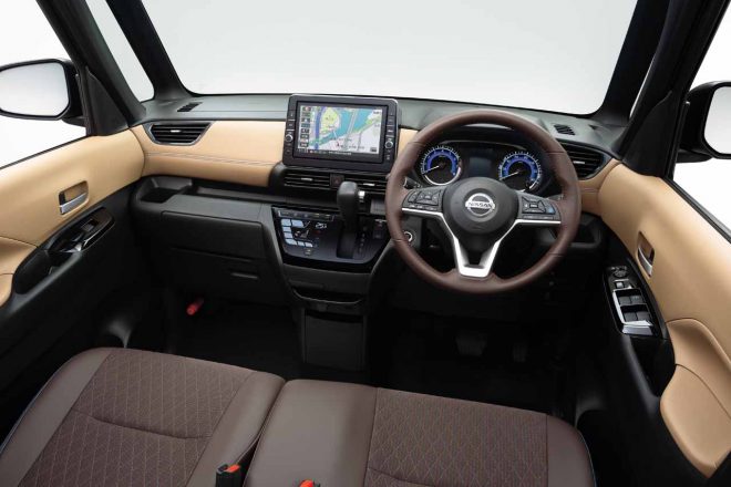 ニッサン・ルークス　プレミアムグラデーションインテリア