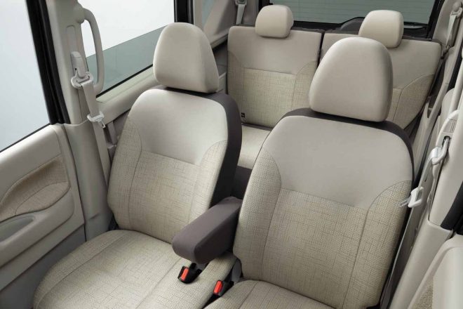 ニッサン・ルークス インテリア（内装色：アイボリー）