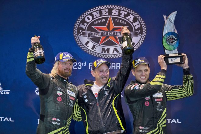 前戦バーレーンに続く勝利で今季3勝目とした95号車アストンマーティン・バンテージAMRのニッキー・ティーム(左)とマルコ・ソーレンセン(右)