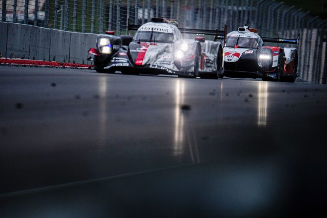 優勝した1号車レベリオンR13・ギブソン（前）と、ランキング首位につける7号車トヨタTS050ハイブリッド（後）