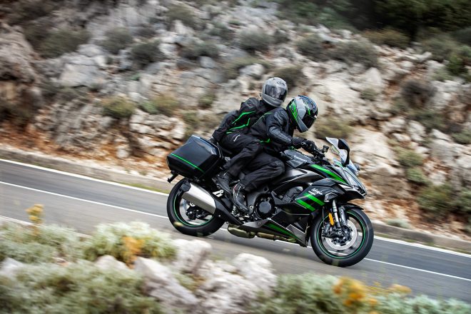 カワサキNinja 1000SXの走行写真