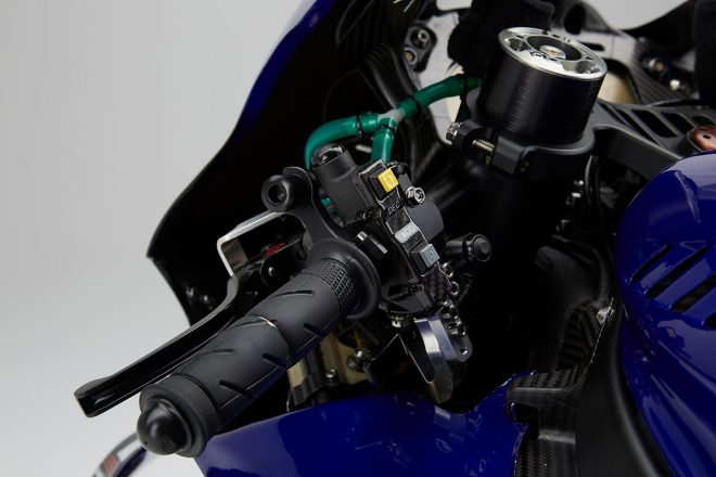 2019年型ヤマハYZR-M1左ハンドルのスイッチ類