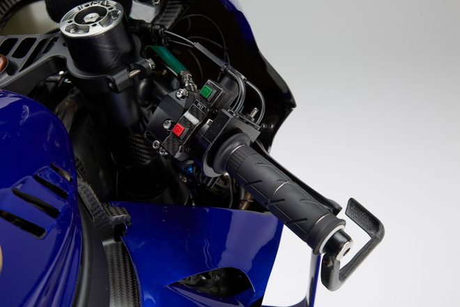 2019年型ヤマハYZR-M1右ハンドルのスイッチ類