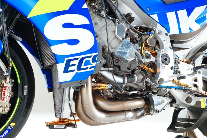 カウルを外した2019年型スズキGSX-RR（左前）