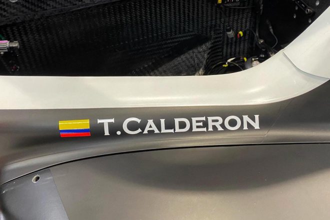 カラーリングが進むThreeBond Drago CORSEのSF19・ホンダ。カルデロンの名が刻まれる