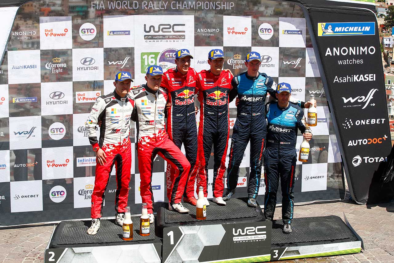 当時トヨタ所属だったタナクが総合2位を獲得した2019年のWRC第3戦メキシコ表彰台。優勝したのはオジエ、総合3位はエバンスと、どちらも現トヨタドライバーだ