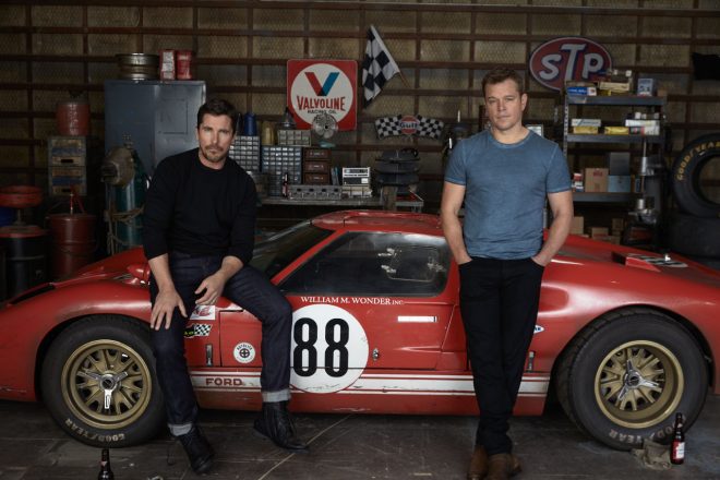 『フォードvsフェラーリ』はケン・マイルズ役のクリスチャン・ベール（左）と、キャロル・シェルビー役のマット・デイモン（右）というオスカー常連の二大俳優の共演も話題となった。